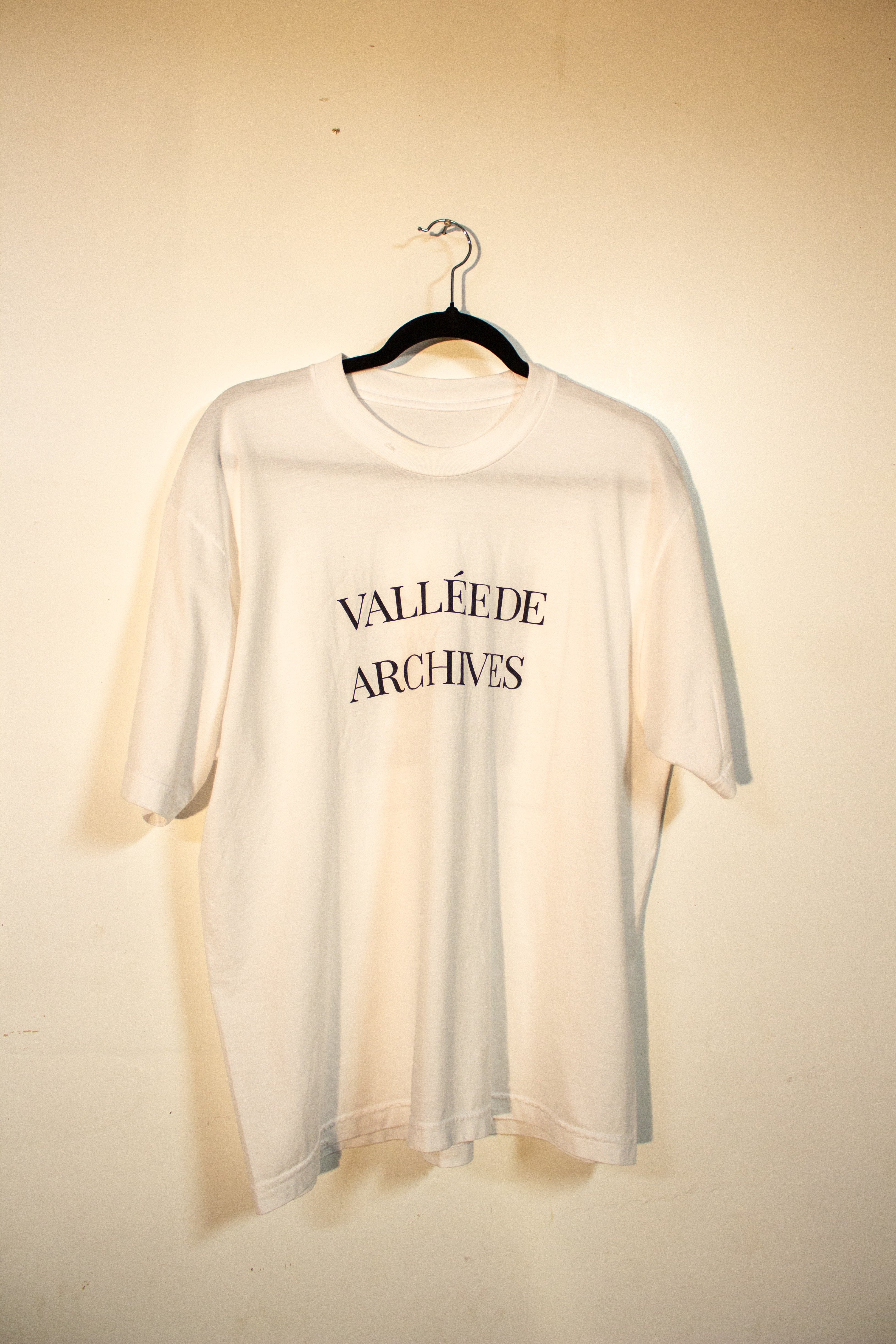 white vintage tee